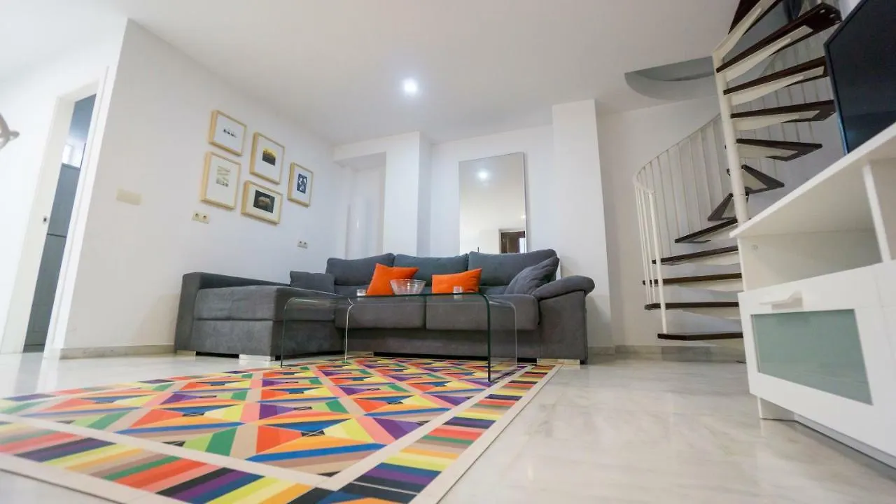 Apartamento RentalSevilla Espacioso dúplex en la Puerta Real